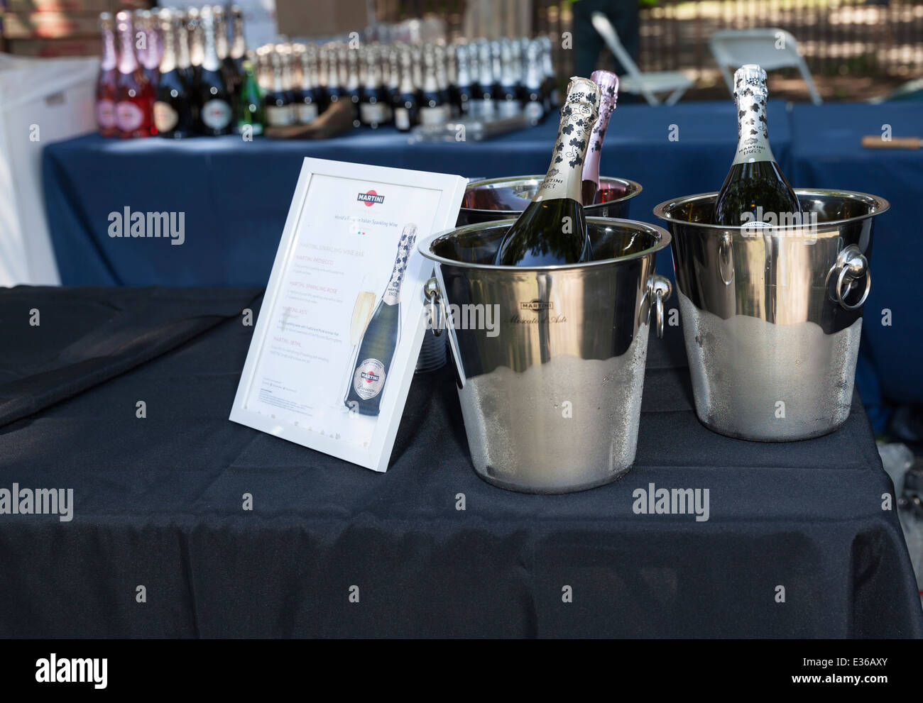 Spakling dress hires stock photography and images Alamy