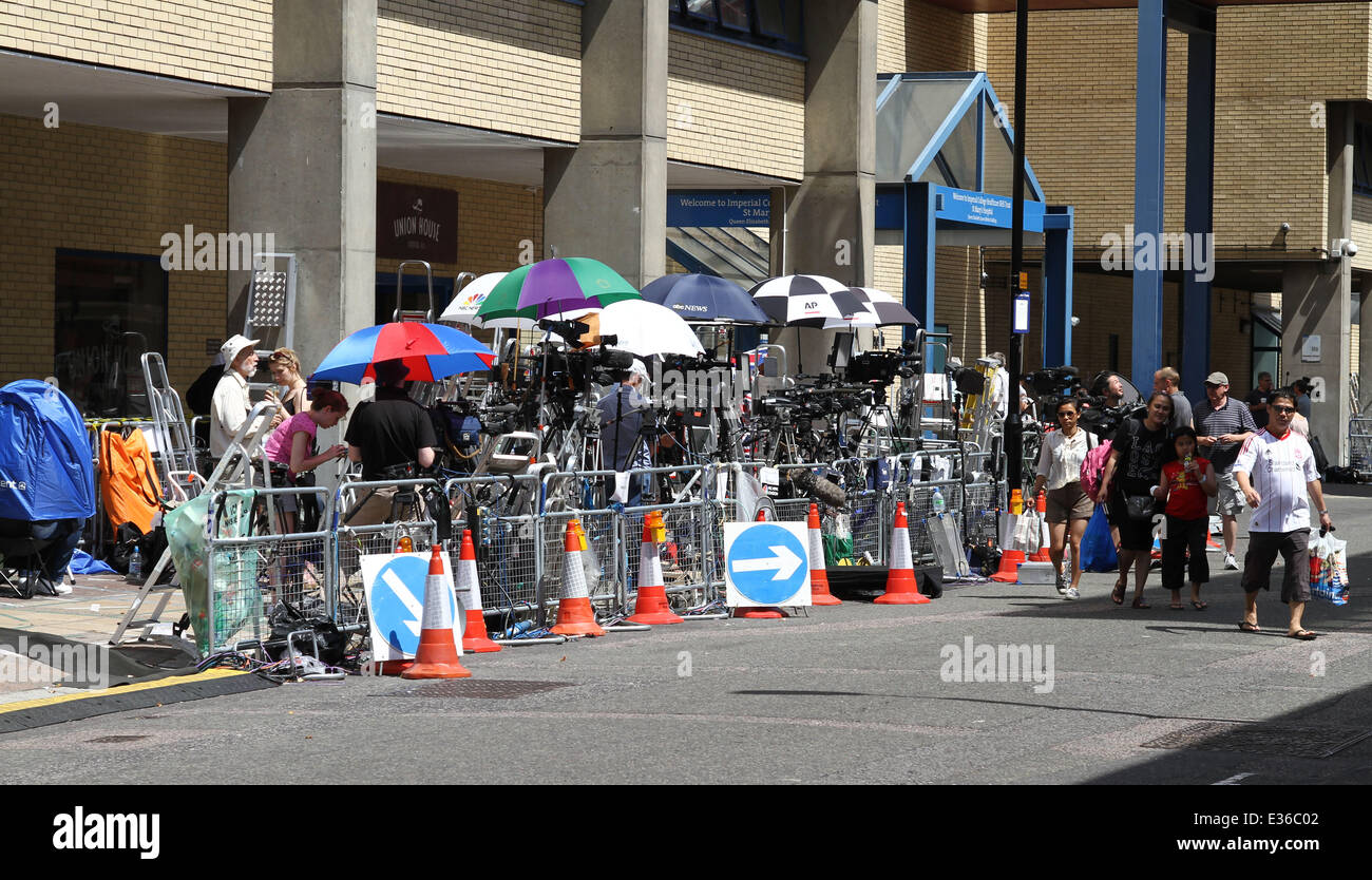 Scenes outside The Lindo Wing at St Marys Hospital as the UK prepares for the birth of the first child of The Duke and Duchess of Cambridge  Where: London, United Kingdom When: 14 Jul 2013 Stock Photo