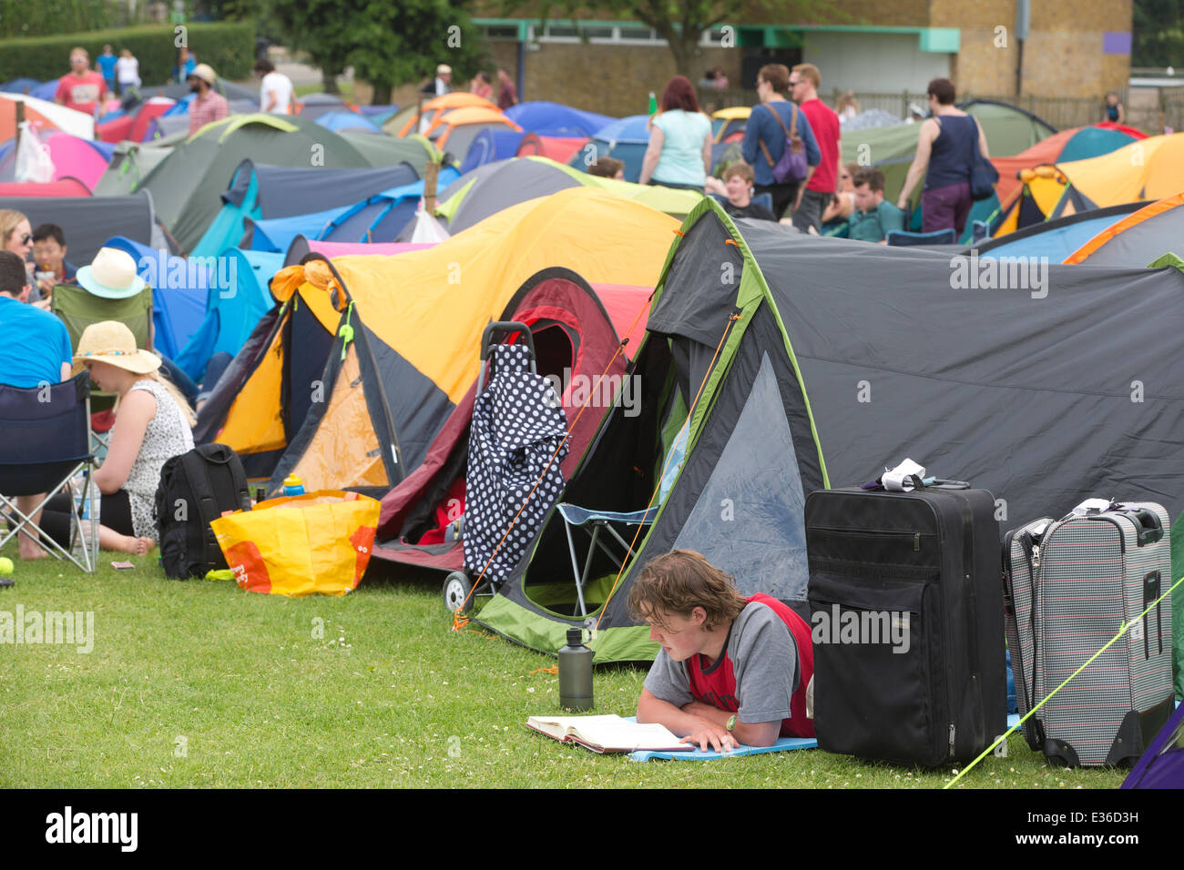 Wimbledon Park, London, UK. 22nd June, 2014. Tennis enthusiasts camp in Wimbledon Park overnight hoping to get a ticket for the opening match in Centre Court to see Andy Murray defend his title. Credit:  Clickpics/Alamy Live News Stock Photo