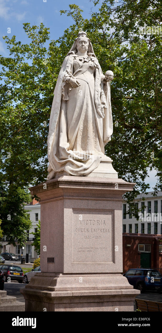 Queen Victoria statue, Royal Leamington Spa, Warwickshire, UK Stock Photo