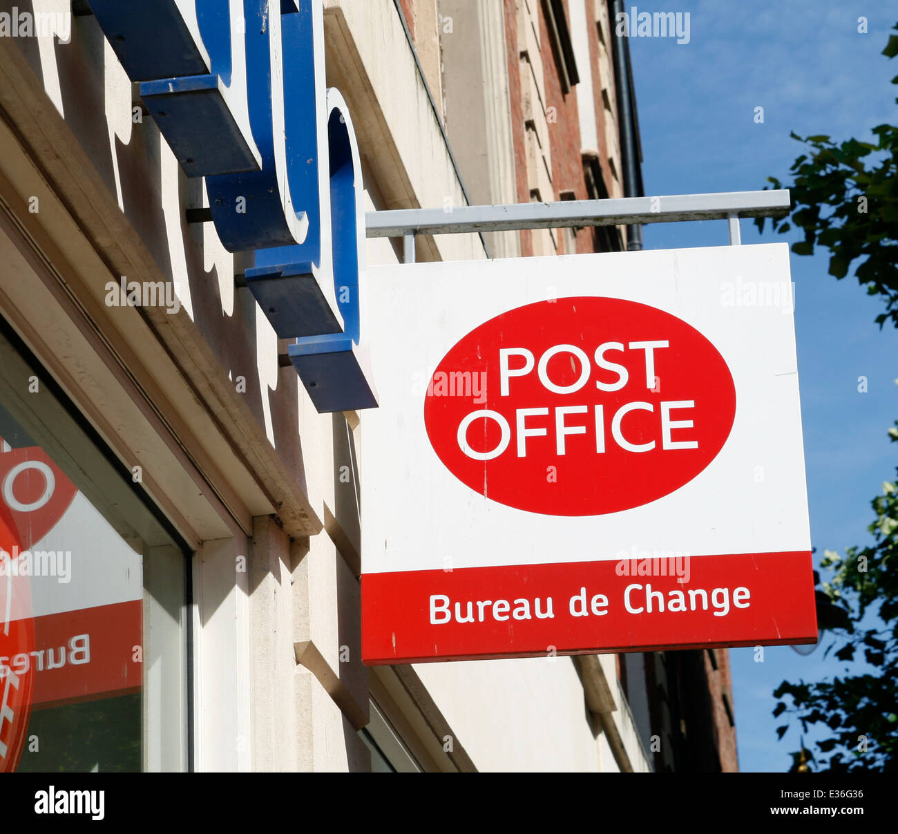 Post Office and Bureau de Change logo Worcester Worcestershire England UK Stock Photo