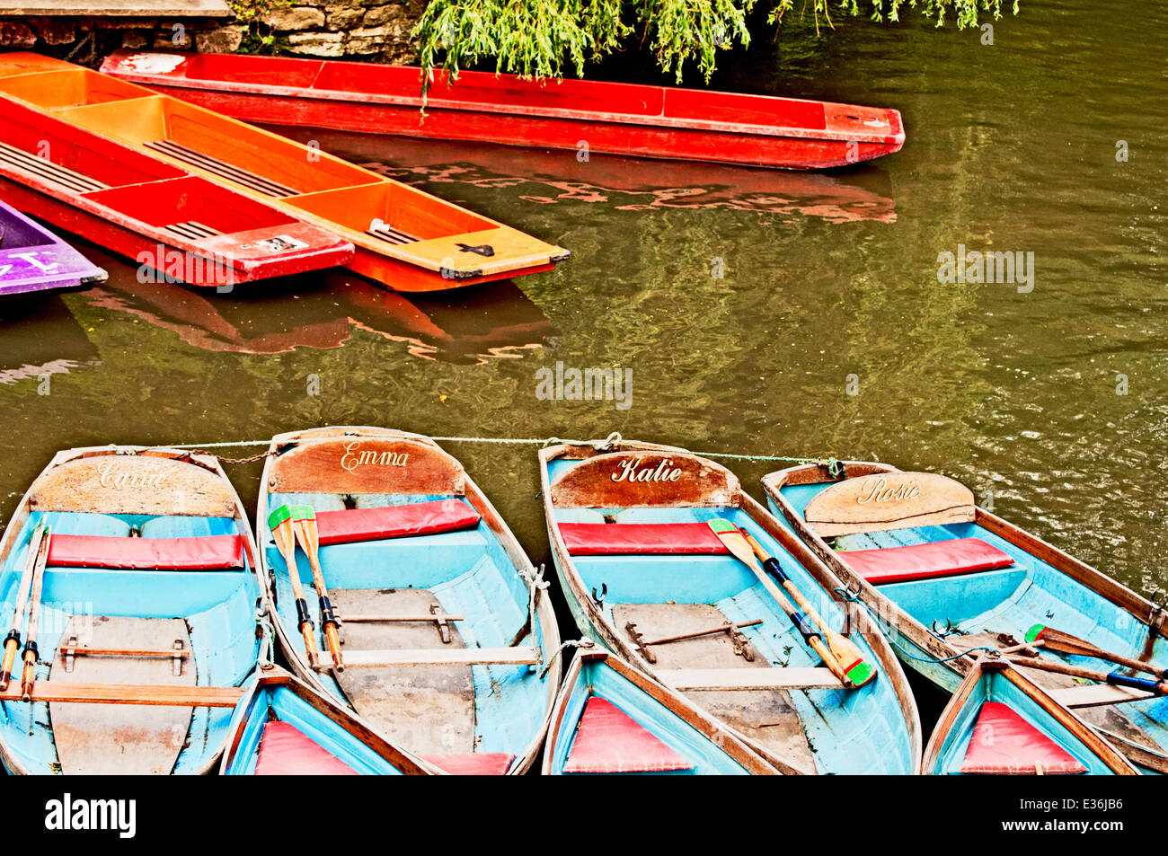 Punts on the River Cherwell near Magdalen Bridge in Oxford; Boote nahe Magdalen Brücke, Oxford Stock Photo