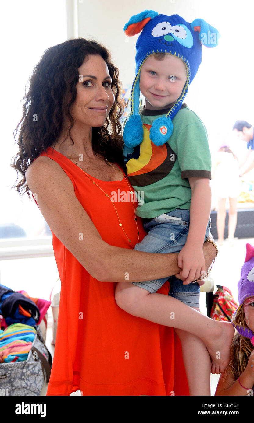 Kathleen robertson 2013 hires stock photography and images Alamy