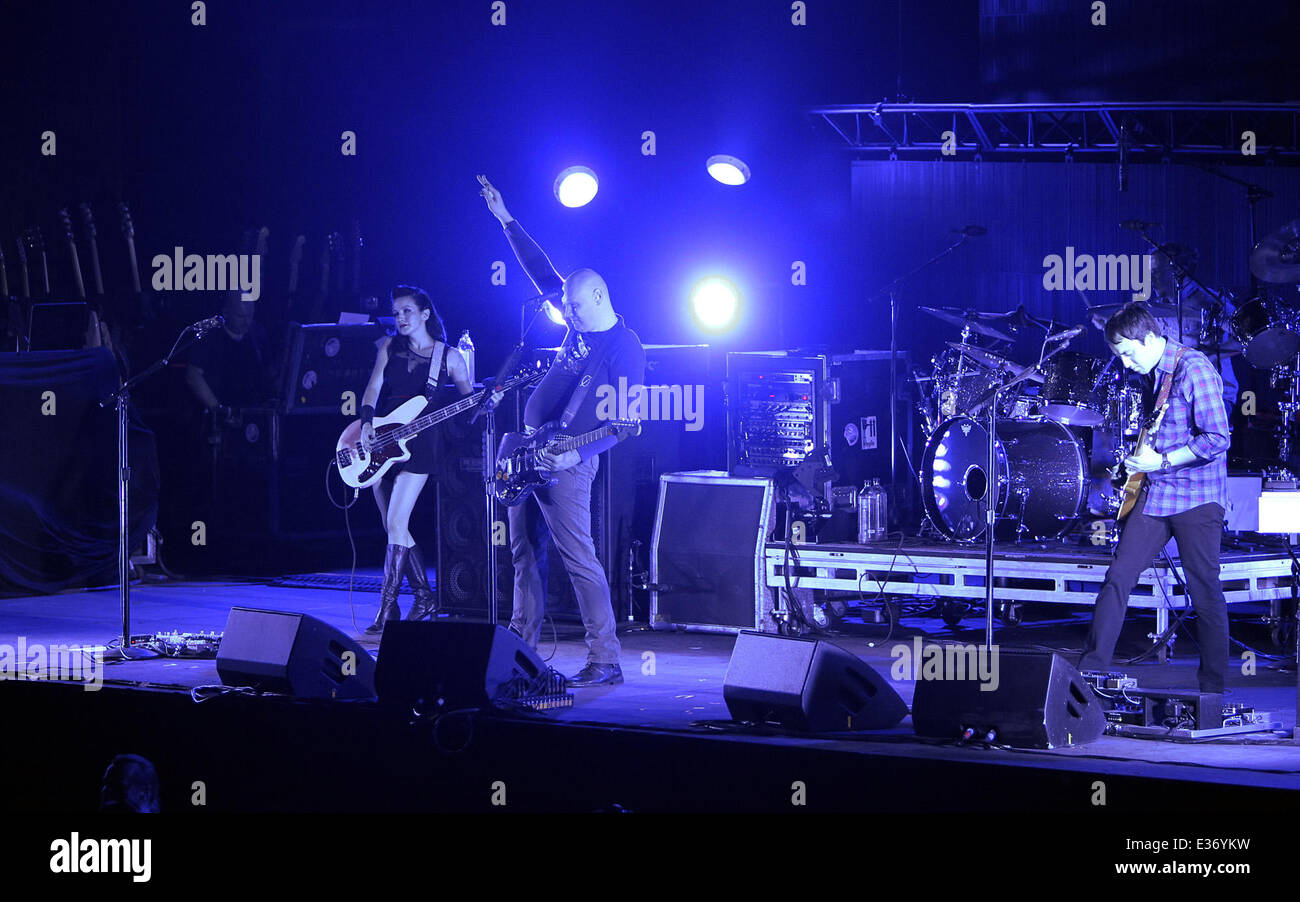 Smashing Pumpkins perform live at Wembley Arena Featuring: Smashing ...