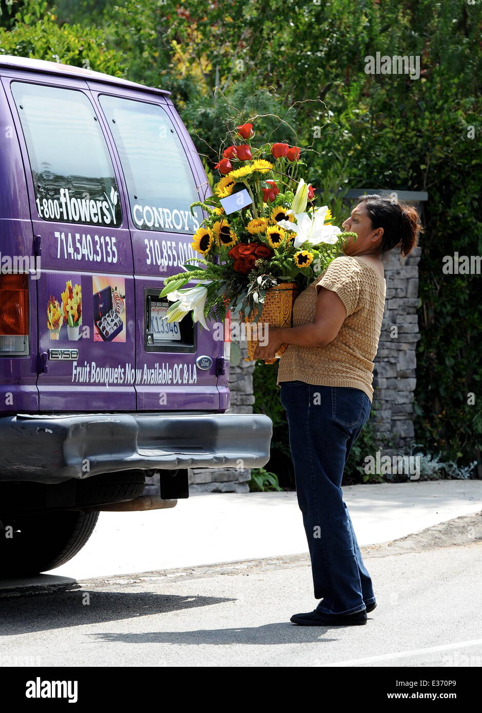 A bouquet of flowers are seen being delivered right outside Selena
