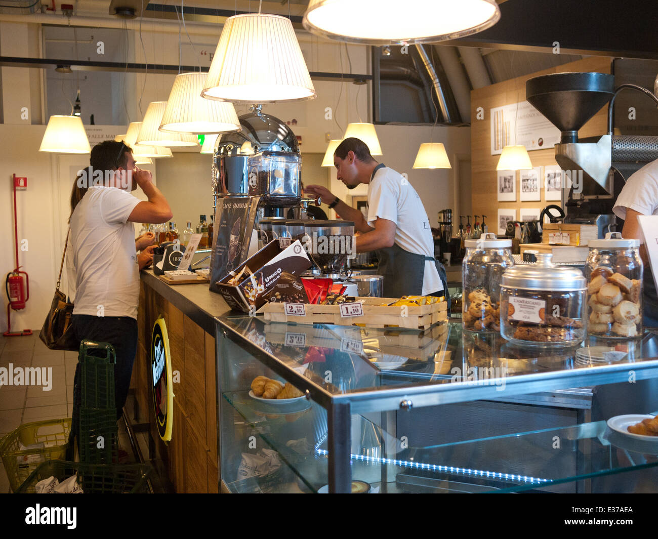 Coffee shop rome hi-res stock photography and images - Alamy