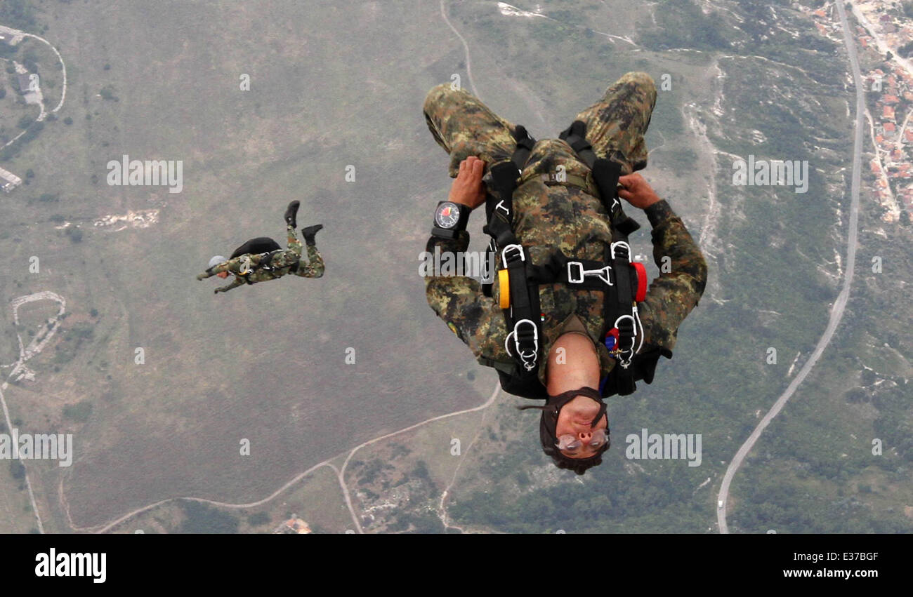 Bulgarian army soldiers skydive from a plane during a 'Black Sea Rotational Force 13' Bulgarian-US joint military exercise near the town of Balchik east of the capital Sofia, 26th July, 2013. The Black Sea Rotational Force is an annual program where Unite Stock Photo