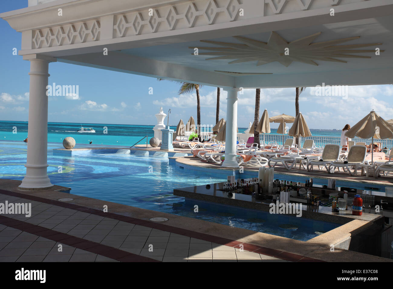 Swim up bar at Hotel Riu Palace Las Americas, Cancun, Yucatan Peninsula, Mexico Stock Photo