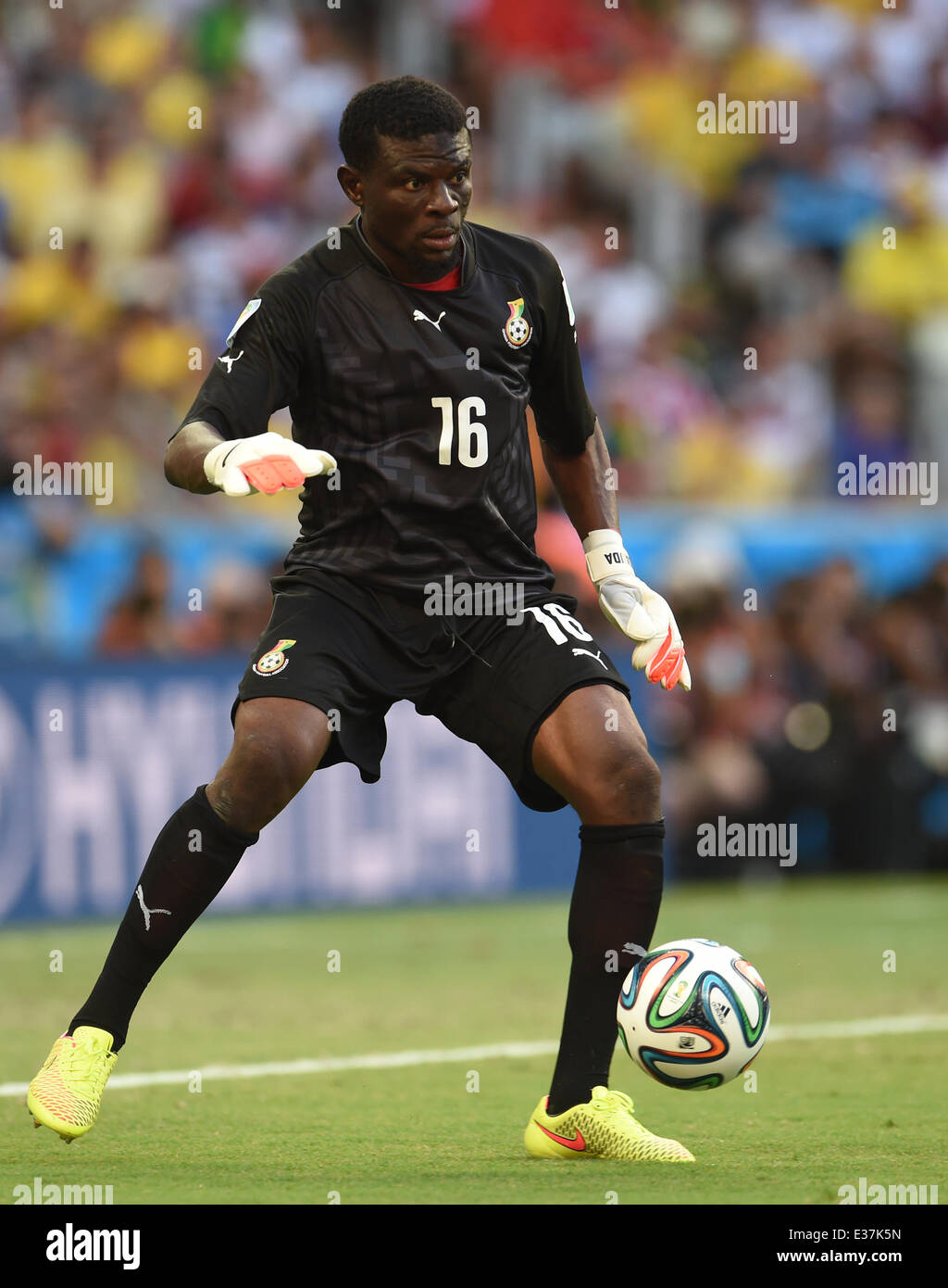 Goalkeeper Fatau Dauda of Ghana in action during the FIFA World Cup 2014 group G preliminary round match between Germany and Ghana at the Estadio Castelao Stadium in Fortaleza, Brazil, 21 June 2014. Photo: Andreas Gebert/dpa (RESTRICTIONS APPLY: Editorial Use Only, not used in association with any commercial entity - Images must not be used in any form of alert service or push service of any kind including via mobile alert services, downloads to mobile devices or MMS messaging - Images must appear as still images and must not emulate match action video footage - No alteration is made to, and n Stock Photo