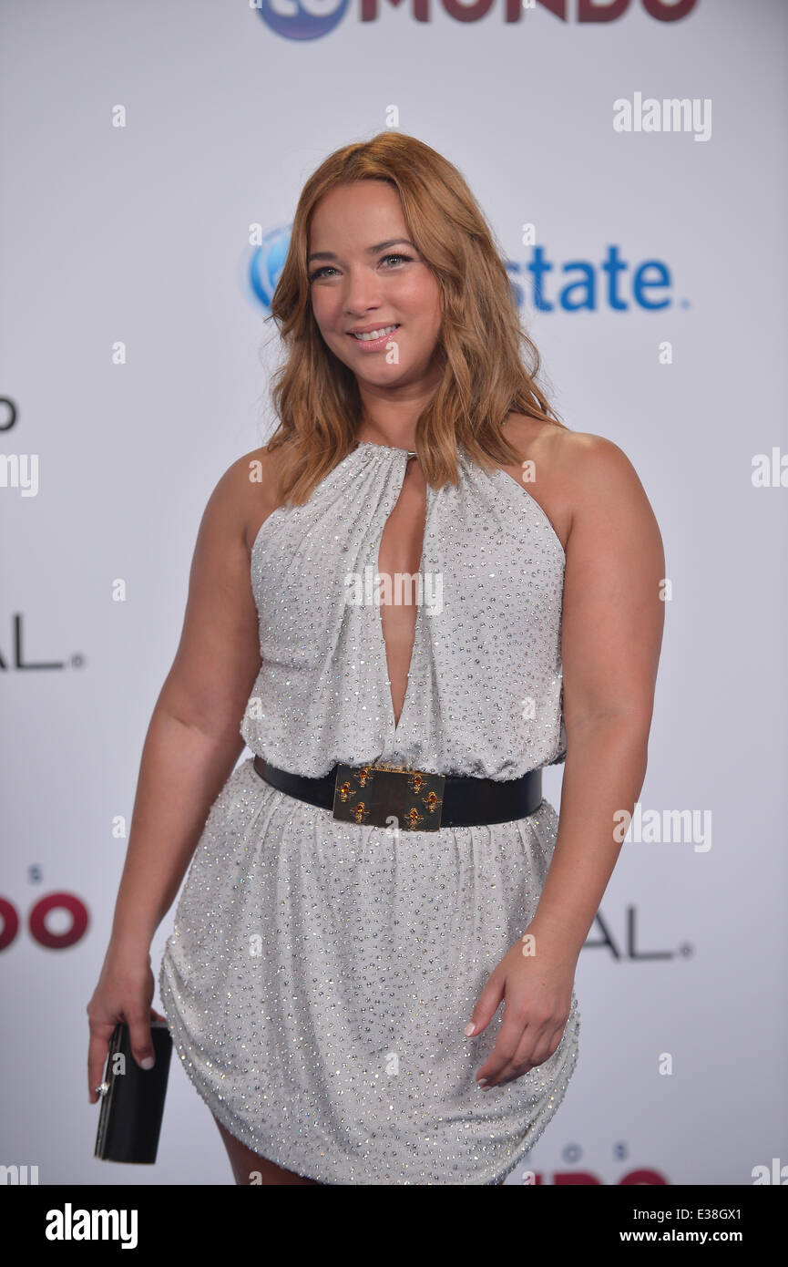 Telemundo’s Premios Tu Mundo Awards 2013 - Arrivals Featuring: Adamari