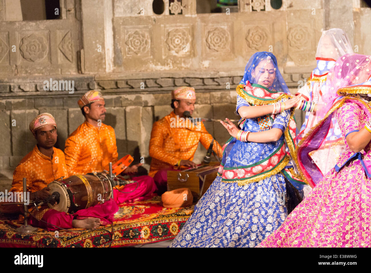Traditional folk dancing at Bagore Ki Haveli Stock Photo Alamy