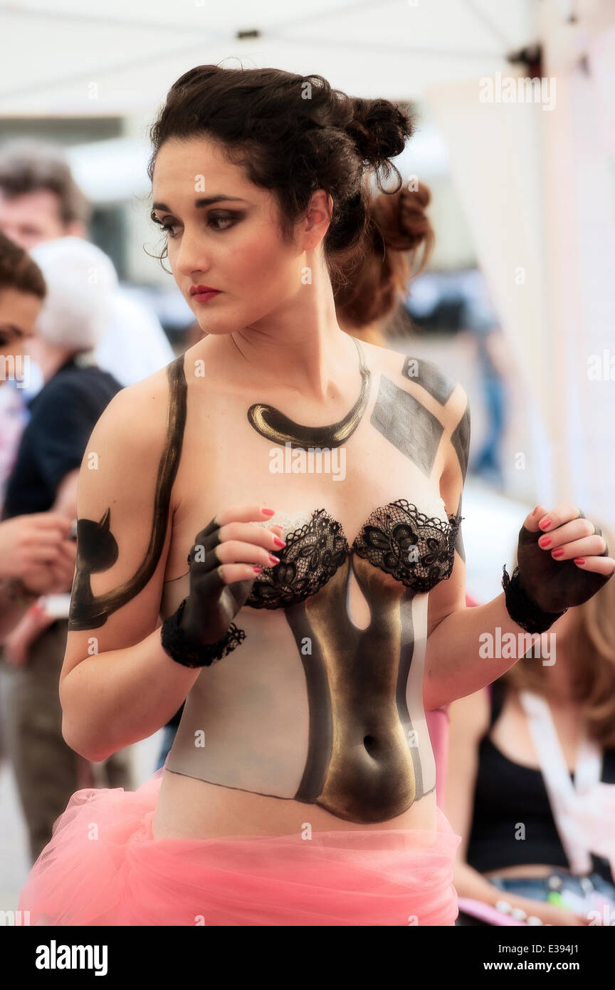 Piazza Vittorio Veneto, Turin, Italy. 21st June, 2014. Lollipots event 'A Mole .... Events Artists in Turin in competition' Body Painting - Contest with Photographers, makeup artists and Models Credit:  Realy Easy Star/Alamy Live News Stock Photo