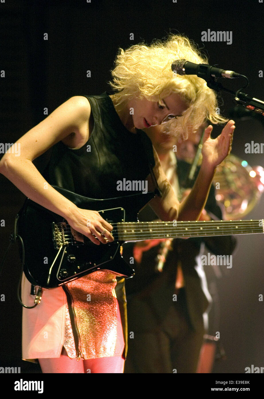 David Byrne and St Vincent perform