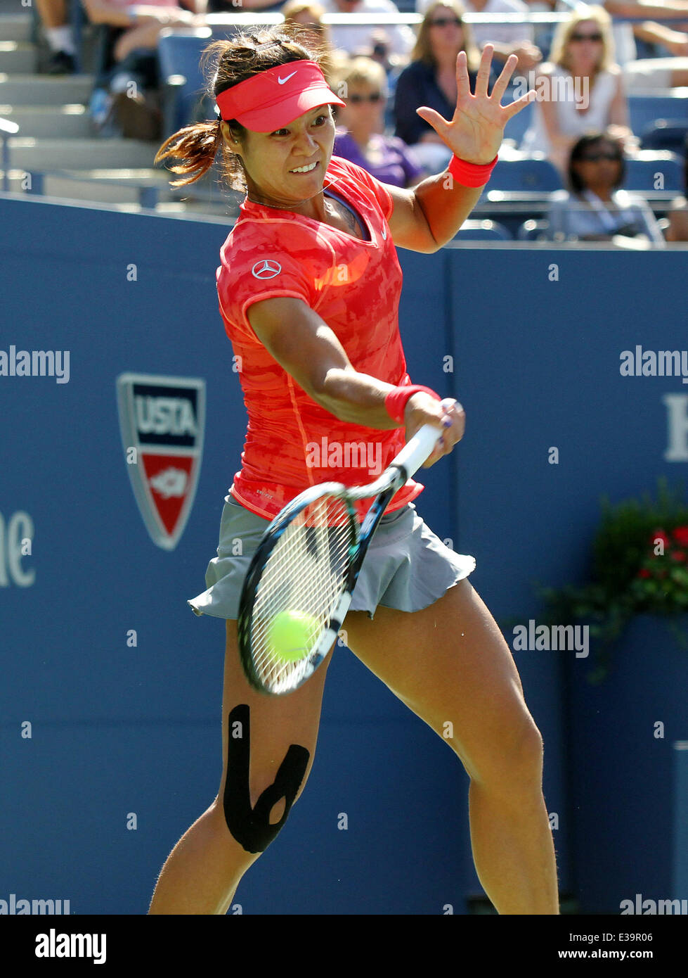 Na Li, of China, v Ekaterina Makarova, of Russia, on Day 9, of the US Open Tennis tournament, at the Billie Jean king Tennis Cen Stock Photo