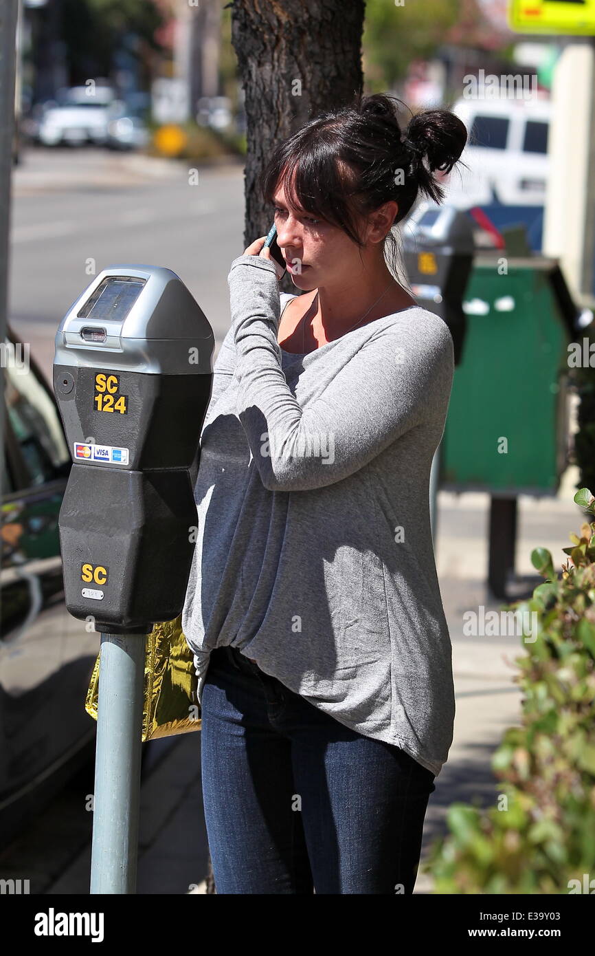 Jennifer Love Hewitt's Pregnancy in 911 Explained | TikTok, image size:866x1390