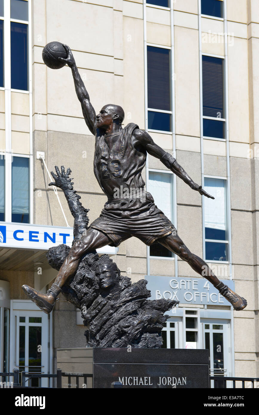 Michael Jordan statue outside United Center, Chicago, Illinois, USA Stock Photo