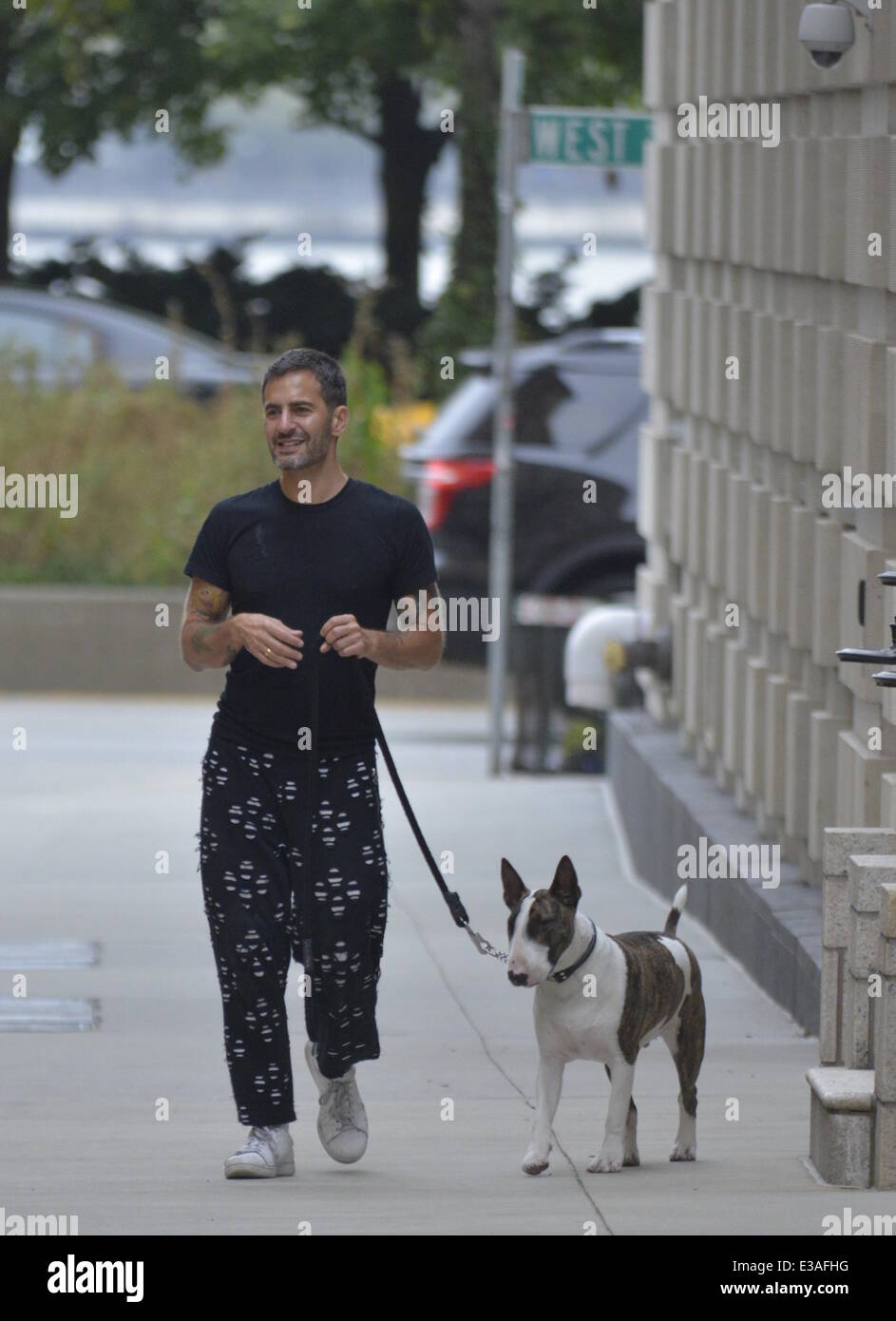 Fashion Designer Marc Jacobs out walking his dog in Manhattan Featuring: Marc  Jacobs Where: New York City, New York, United States When: 10 Sep 2013  Stock Photo - Alamy