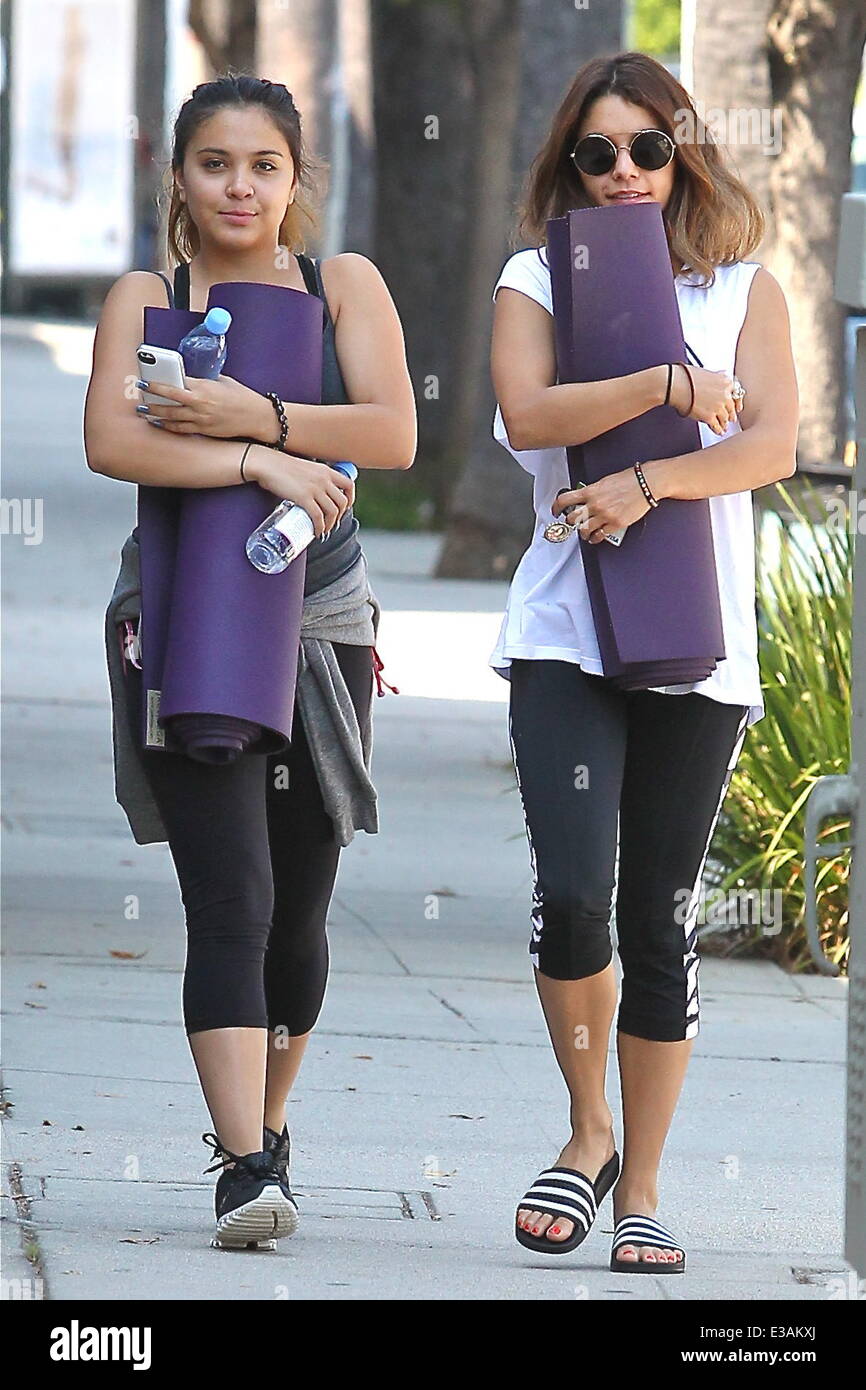 Vanessa Hudgens arrives at a yoga class with her sister Stella Featuring: Vanessa  Hudgens,Stella Hudgens Where: Los Angeles, CA, United States When: 11 Sep  2013 Stock Photo - Alamy, image size:866x1390