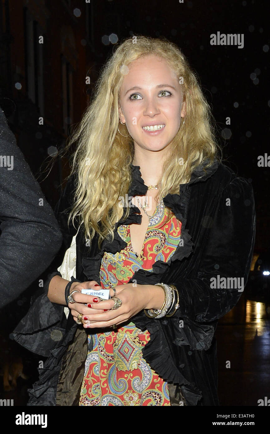 Juno Temple leaving Groucho  Featuring: Juno Temple Where: London, United Kingdom When: 12 Sep 2013 Stock Photo