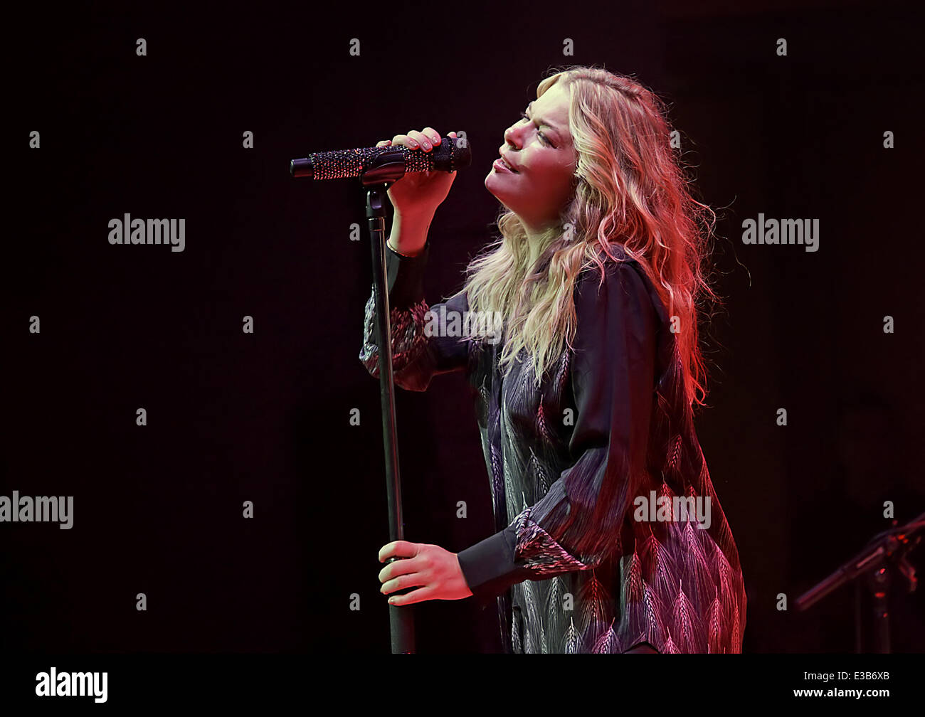 LeAnn Rimes performing live in concert at the Manchester Bridgewater ...