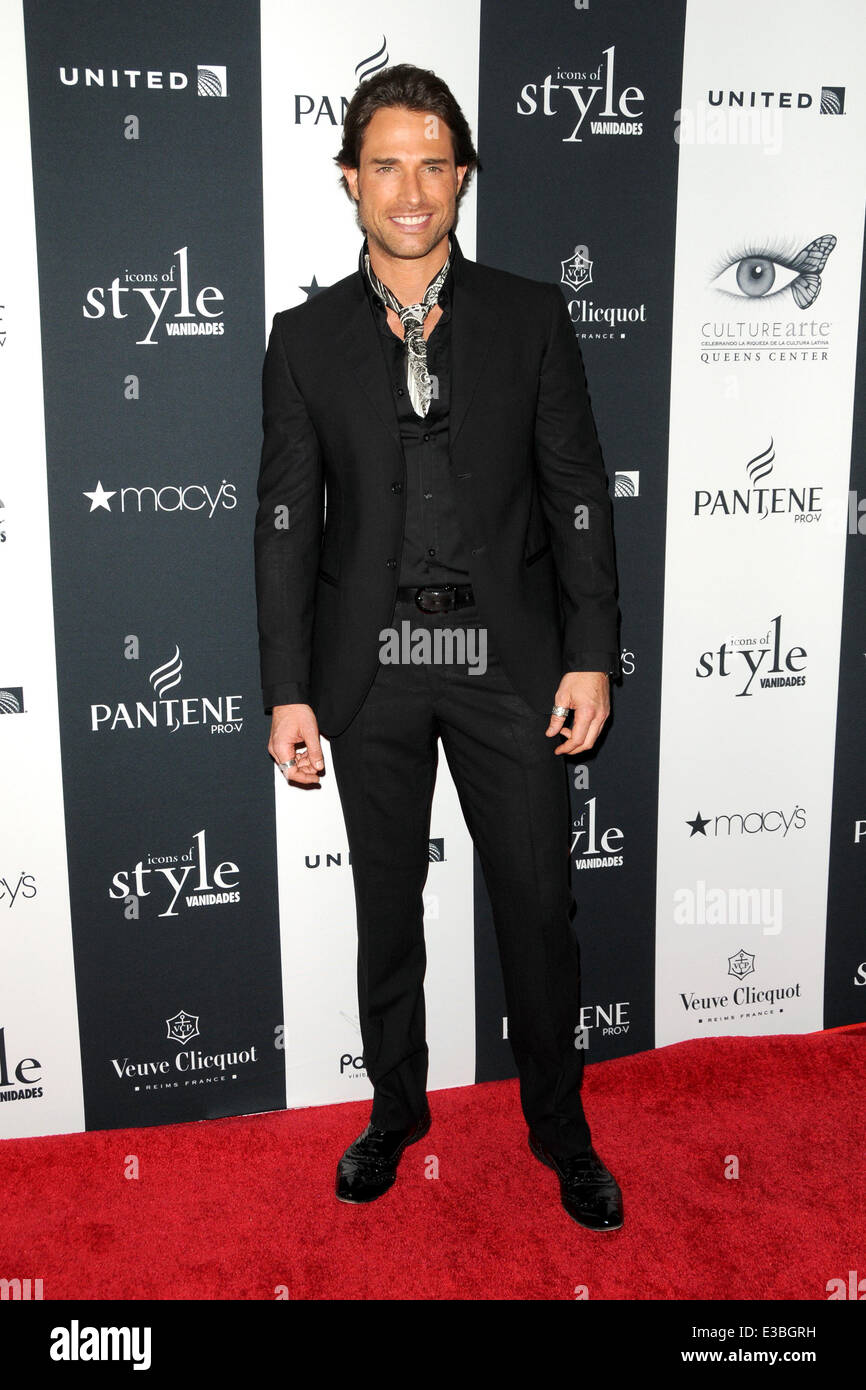 2013 Icons Of Style Gala - Red Carpet Arrivals Featuring: Sebastian Rulli Where: Manhattan, NY, United States When: 19 Sep 2013 Stock Photo - Alamy