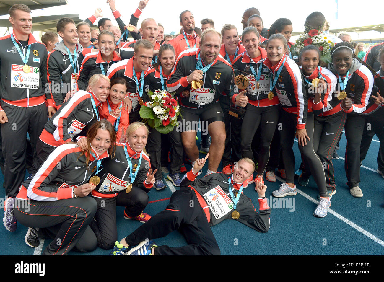 Braunschweig, Germany. 22nd June, 2014. The German team celebrates the victory in the European Athletics Team Championships in the Eintracht Stadion in Braunschweig, Germany, 22 June 2014. Photo: Peter Steffen/dpa/Alamy Live News Stock Photo