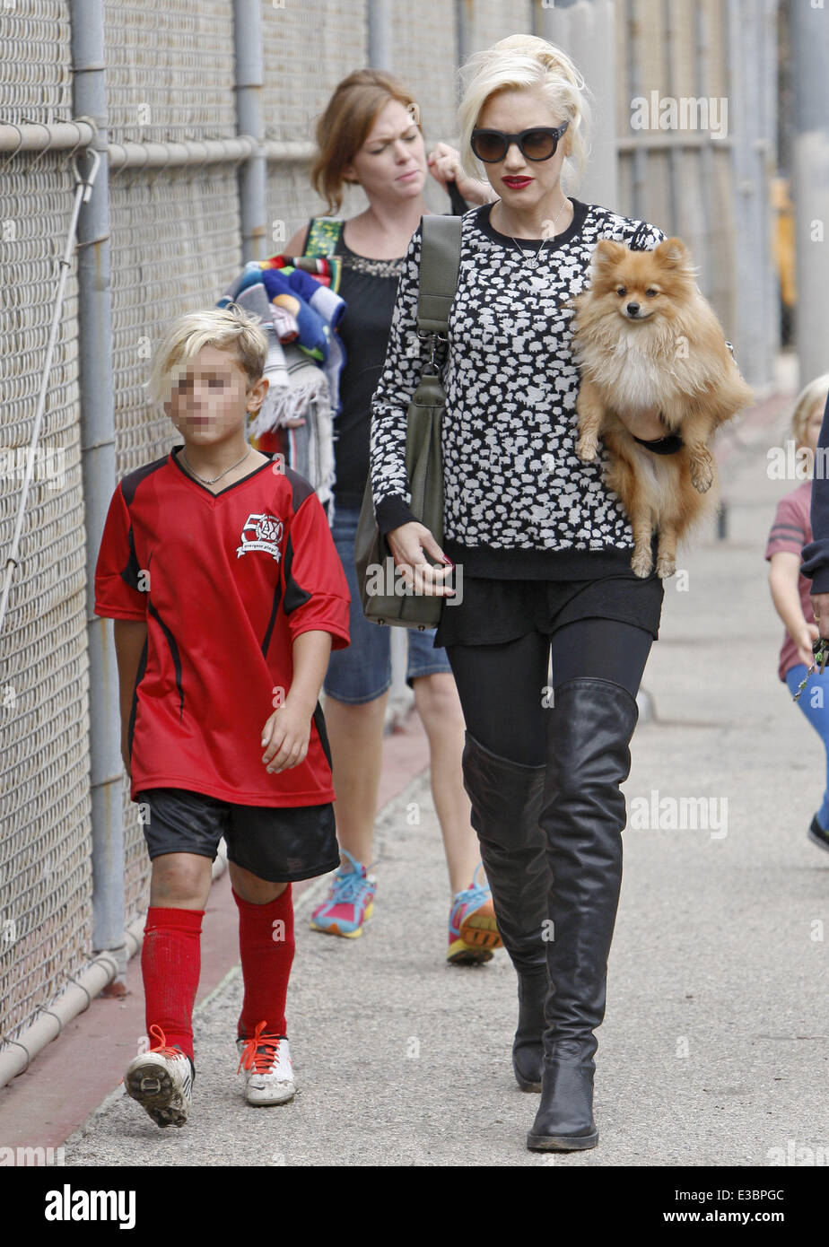 Gwen Stefani And Husband Gavin Rossdale Watch Their Son Kingston Play Stock Photo Alamy