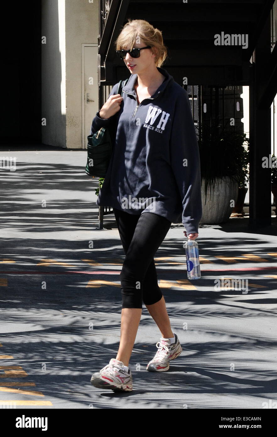 Singer Taylor Swift spotted leaving Barry's Bootcamp after a 2 hour gym session in Sherman Oaks Ca.  Featuring: Taylor Swift Where: Sherman Oaks, CA, United States When: 27 Sep 2013 Stock Photo