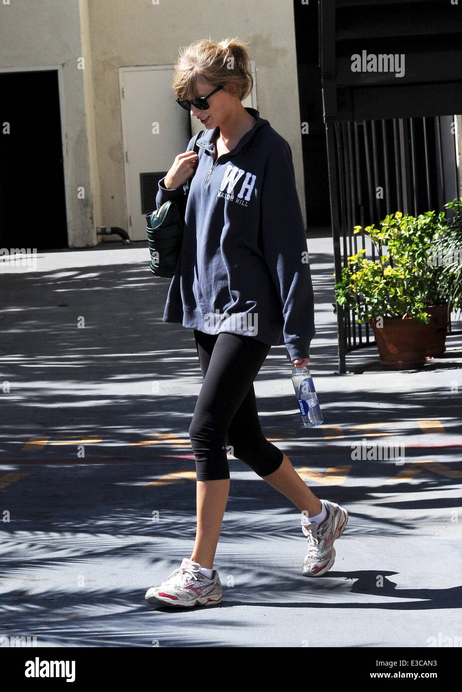 Singer Taylor Swift spotted leaving Barry's Bootcamp after a 2 hour gym session in Sherman Oaks Ca.  Featuring: Taylor Swift Where: Sherman Oaks, CA, United States When: 27 Sep 2013 Stock Photo