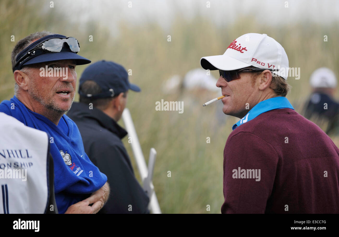 Shane Warne puffs on a cigarette between shots in the Alfred Dunhill Links Championship in Kingsbarns  Featuring: Shane Warne,Sir Ian Botham Where: Kingsbarns, United Kingdom When: 28 Sep 2013 Stock Photo