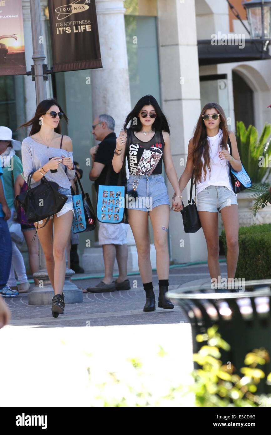 Kylie and Kendall Jenner go shopping at Lulu Lemon at The Commons in  Calabasas Featuring: Kylie Jenner,Kendall Jenner Where: Los Angles, CA,  United States When: 29 Sep 2013 Stock Photo - Alamy