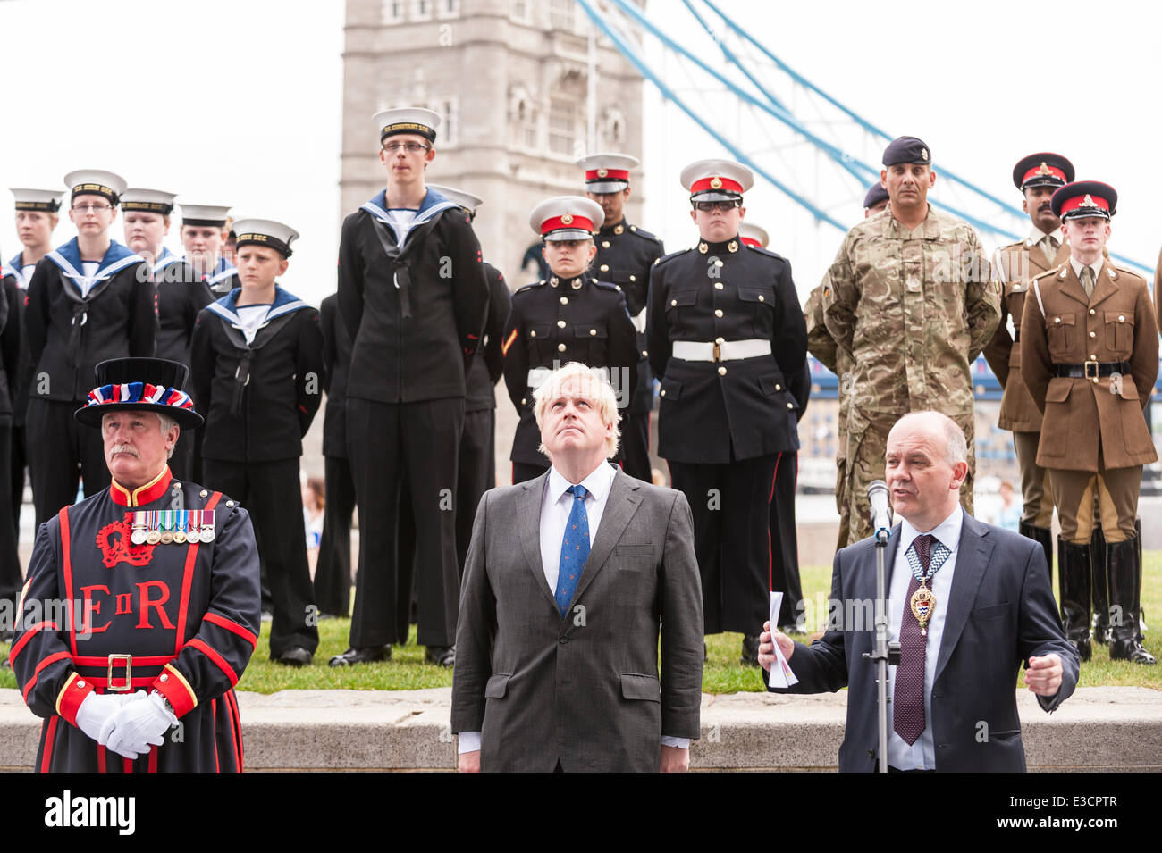 City Hall, London, UK, 23 June 2014.  Members of the British Armed Forces join the Mayor of London and London Assembly for a flag raising ceremony to honour the bravery and commitment of service personnel past and present.  Pictured : Boris Johnson, Mayor of London, and Chairman of the London Assembly, Roger Evans stand with a Yeoman of the Guard. Credit:  Stephen Chung/Alamy Live News Stock Photo