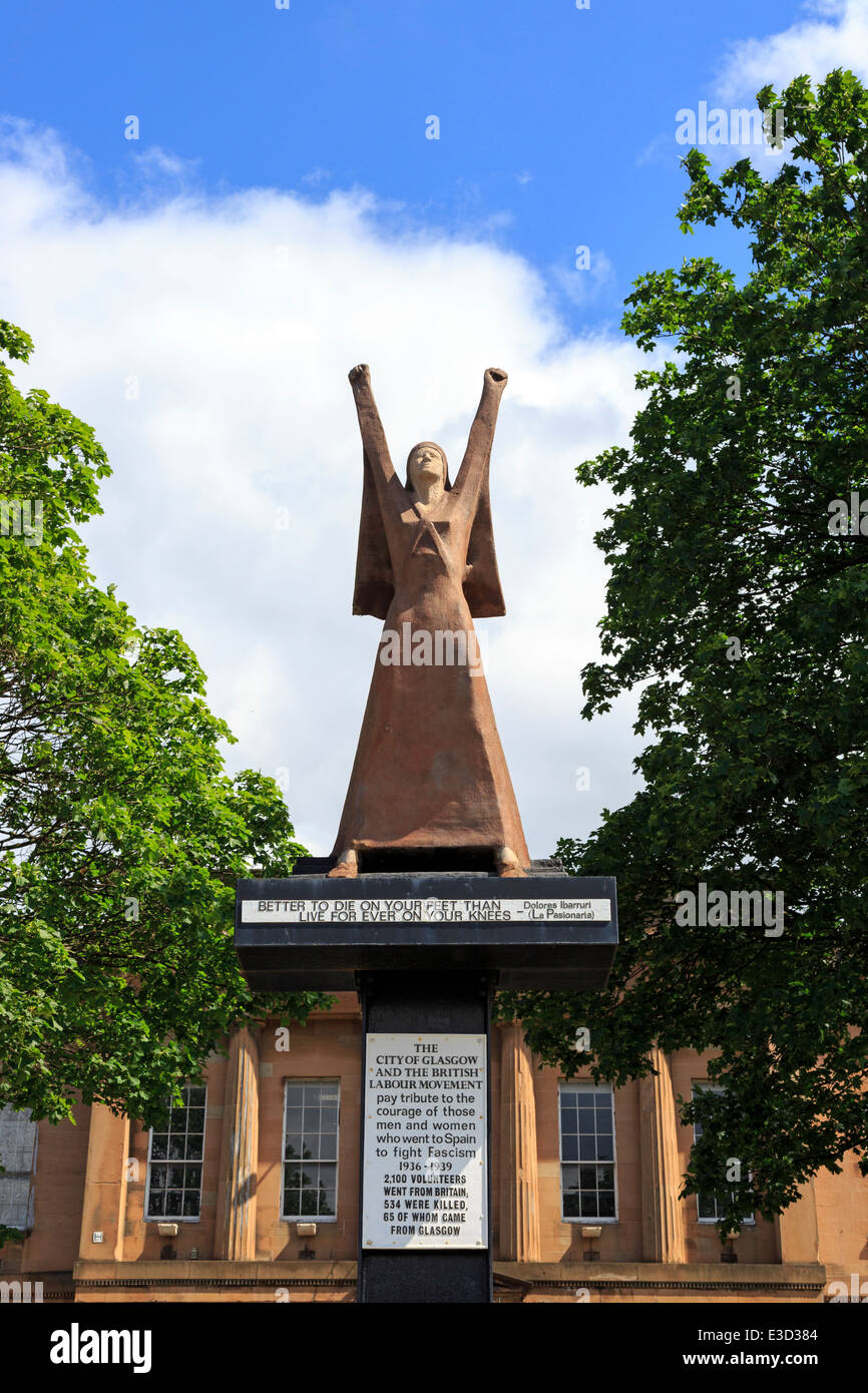 Statue erected to the volunteers from Glasgow who fought in the Spanish Civil War, Broomielaw, Glasgow, Scotland UK Stock Photo