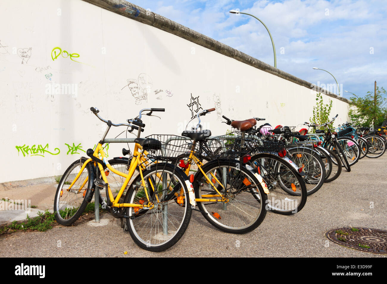 Bicycles by the Berlin Wall, Berlin, Germany Stock Photo - Alamy