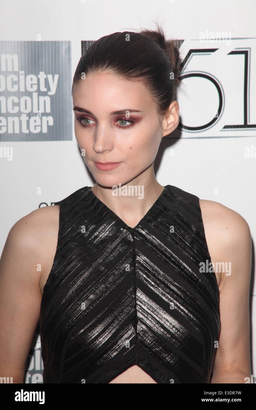 Joaquin Phoenix e Rooney Mara a Venezia 82 sul red carpet di The Voice of  Hind Rajab, image size:866x1390