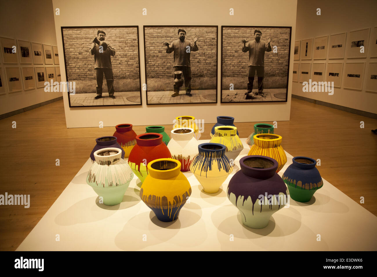 Ai weiwei vases hires stock photography and images Alamy