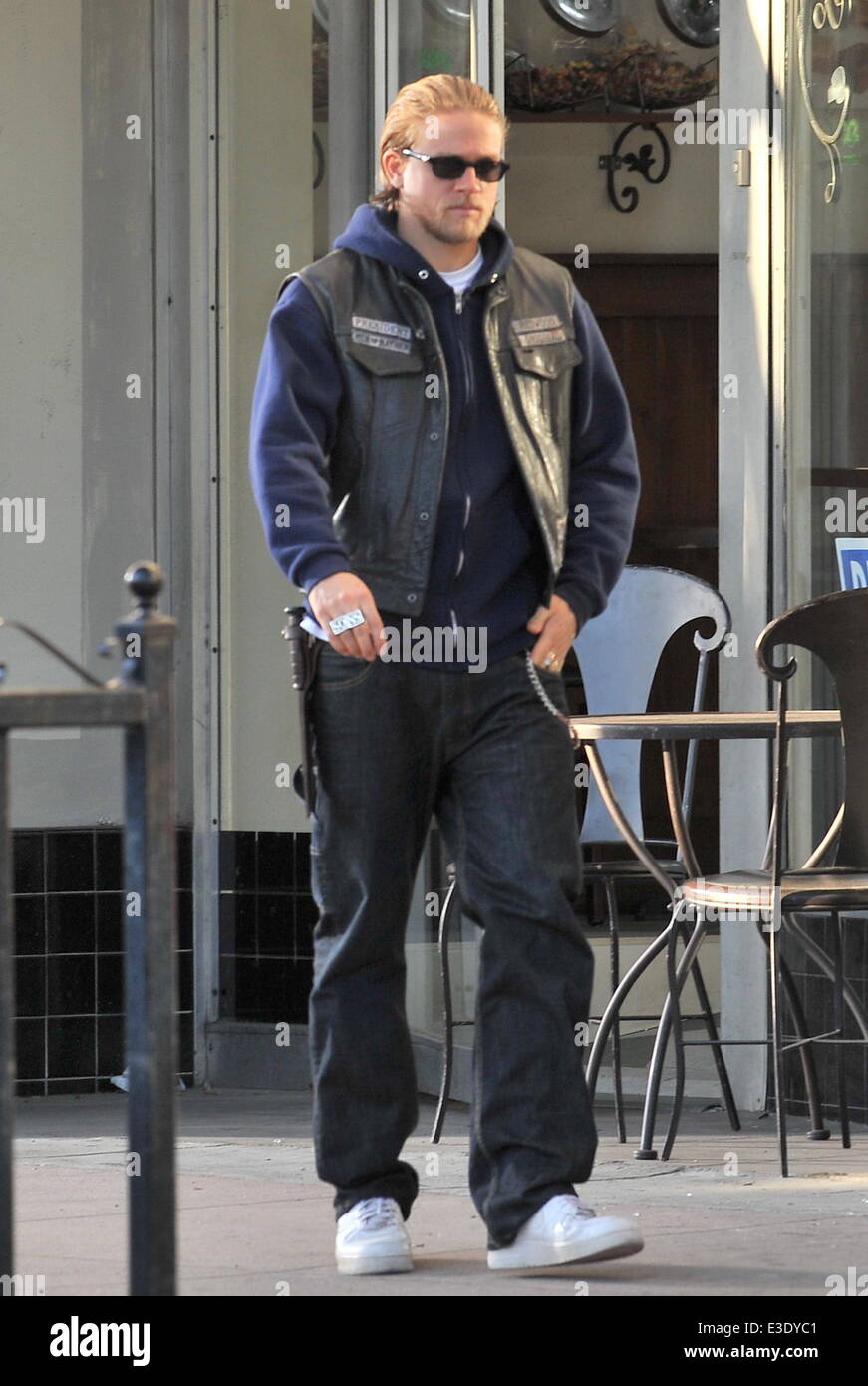 Charlie Hunnam filming 'Sons Of Anarchy' in Los Angeles. Non Exclusive ©  Bleu/JFXimages/ October 14, 2013 Featuring: Charlie Hunnam Where: Los  Angeles, CA, United States When: 15 Oct 2013 Stock Photo - Alamy
