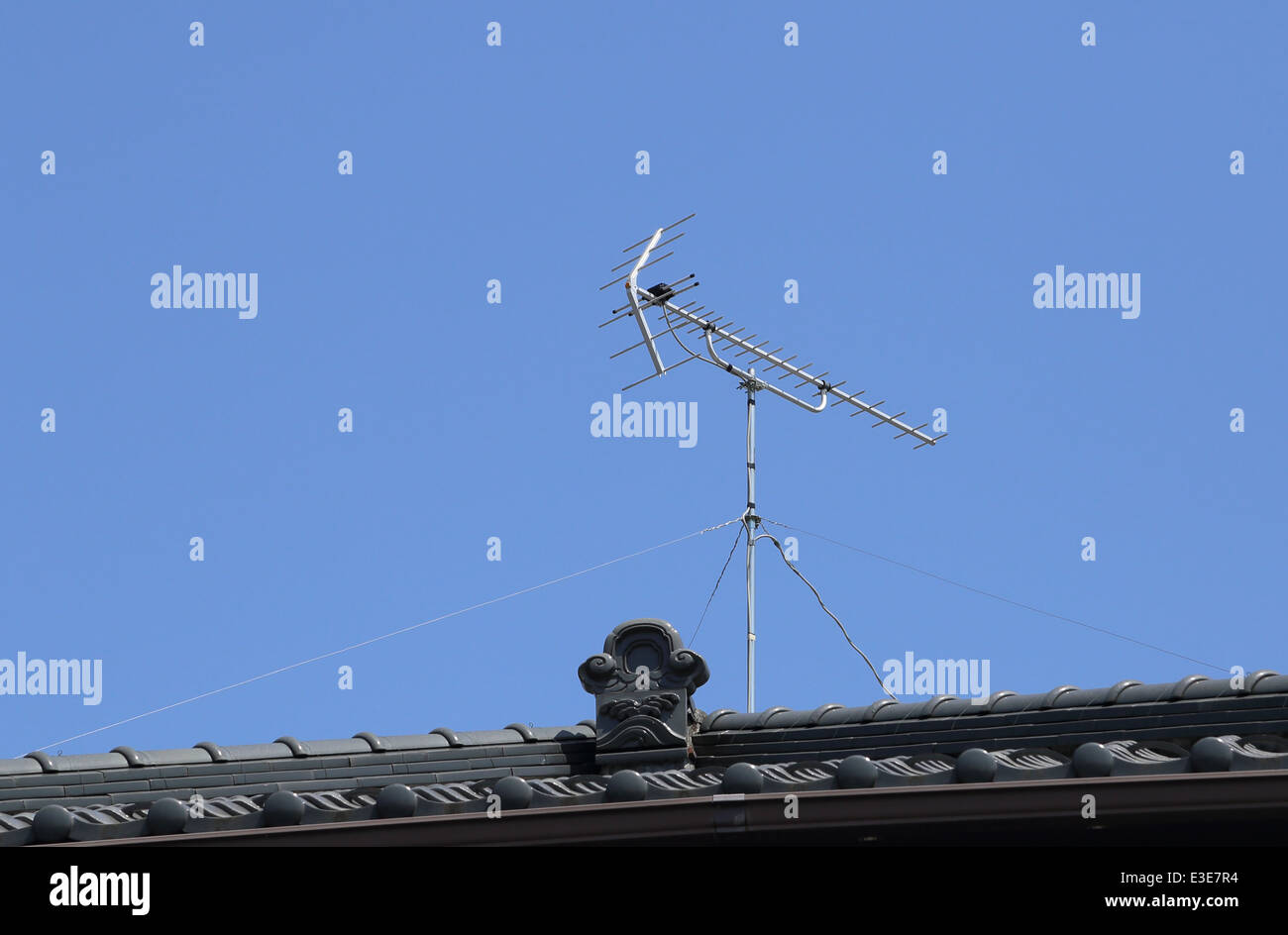 tv antenna on japanese roof style Stock Photo Alamy