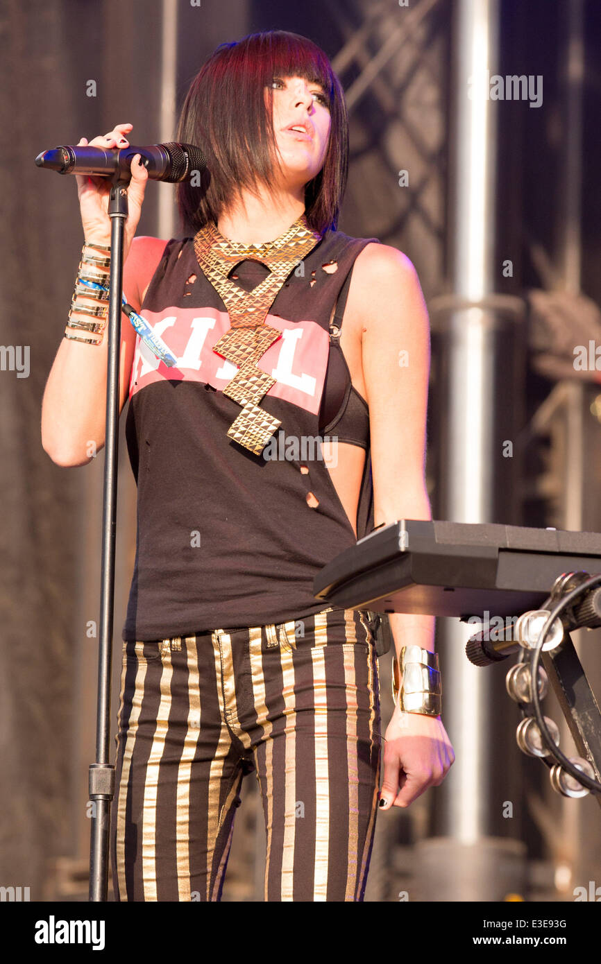 Dover, Delaware, USA. 22nd June, 2014. Musician SARAH BARTHEL of the ...