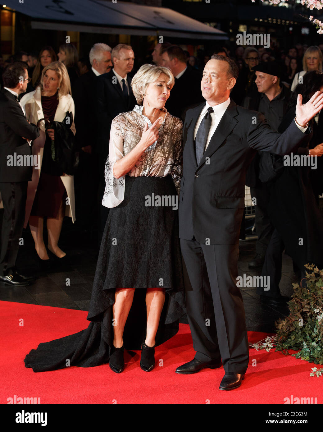 Emma Thompson And Tom Hanks Break Into Song On Red Carpet During The Stock Photo Alamy Emma Thompson And Tom Hanks Break Into Song On Red Carpet During The Stock Photo Alamy