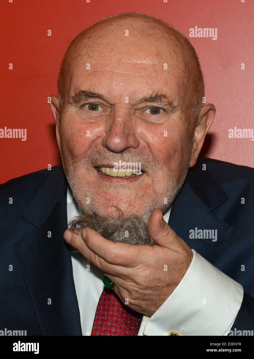 Currently undergoing treatment for liver cancer Senator David Norris fulfills his pledge to Today FM's 'The Ray D'Arcy Show' to shave off his beard if the public voted against the referendum to abolish the Seanad and raise money for the Irish Cancer Socie Stock Photo