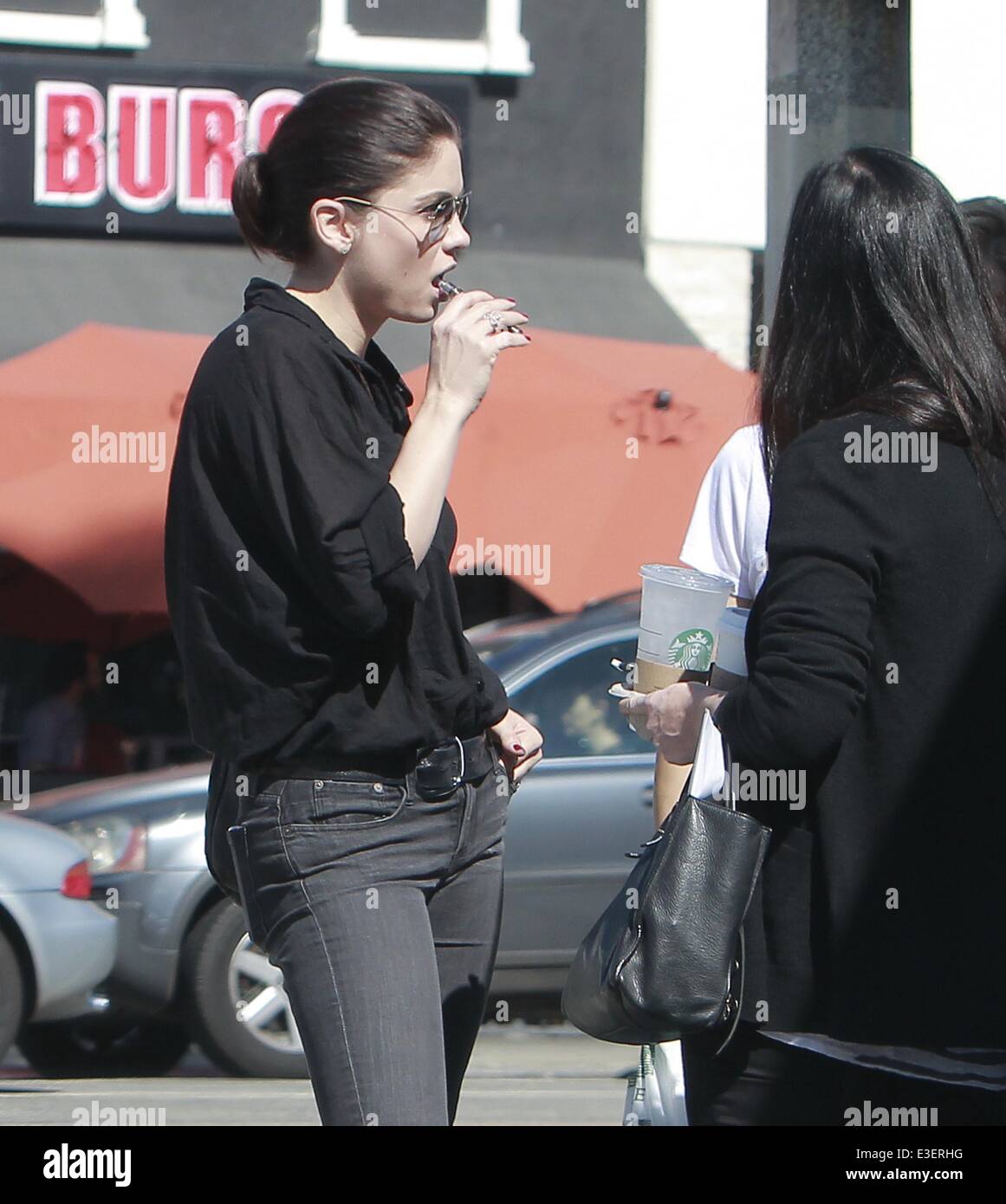 Nash Bridges Actress Jodi Lyn O’Keefe smokes a Vaporizer while wearing a see-thru shirt in West Hollywood  Featuring: Jodi Lyn O'Keefe Where: Los Angeles, CA, United States When: 22 Oct 2013 Stock Photo