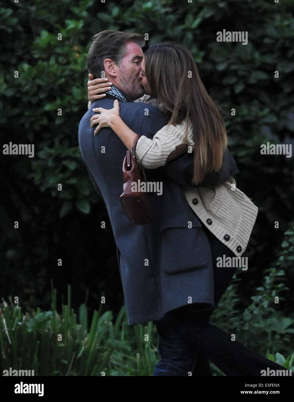 Stunning Lisa Jakub Wants To Use Photo Of Pierce Brosnan Kissing Her Head On Christmas Cards Image for Mobile Stunning Lisa Jakub Wants To Use Photo Of Pierce Brosnan Kissing Her Head On Christmas Cards Image for Mobile
