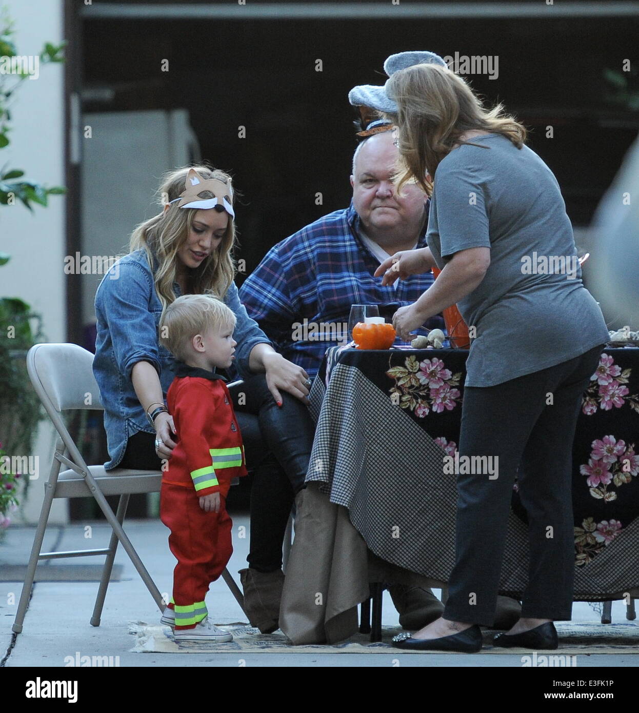 Foxy Hilary Duff spotted passing out candy for halloween night with son