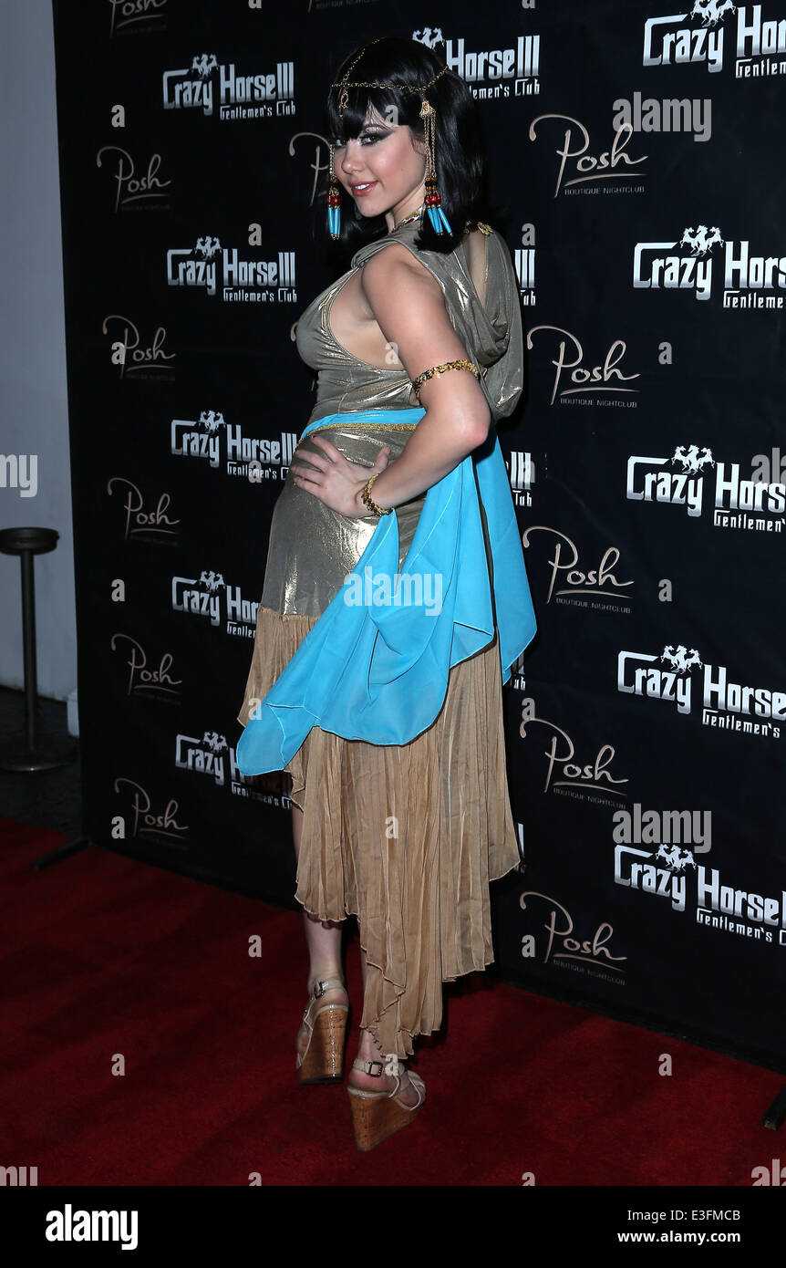 Claire Sinclair Host A Pin Ups And Superheroes Costume Party At