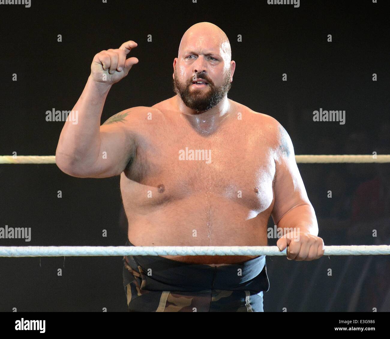 Big show wwe hi-res stock photography and images - Alamy