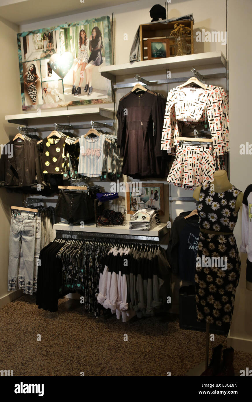 Kendall And Kylie Jenner Launch New Holiday Collection At The PacSun Store Featuring Atmosphere Where Glendale California United States When 09 Nov 2013 Stock Photo Alamy