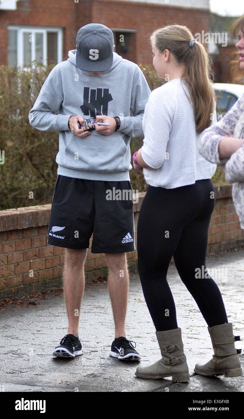 Niall Horan goes jogging near his home in Mullingar. On his return Niall  posed for photographs with fans waiting outside his house Featuring: Niall  Horan Where: Mullingar, Ireland When: 10 Nov 2013