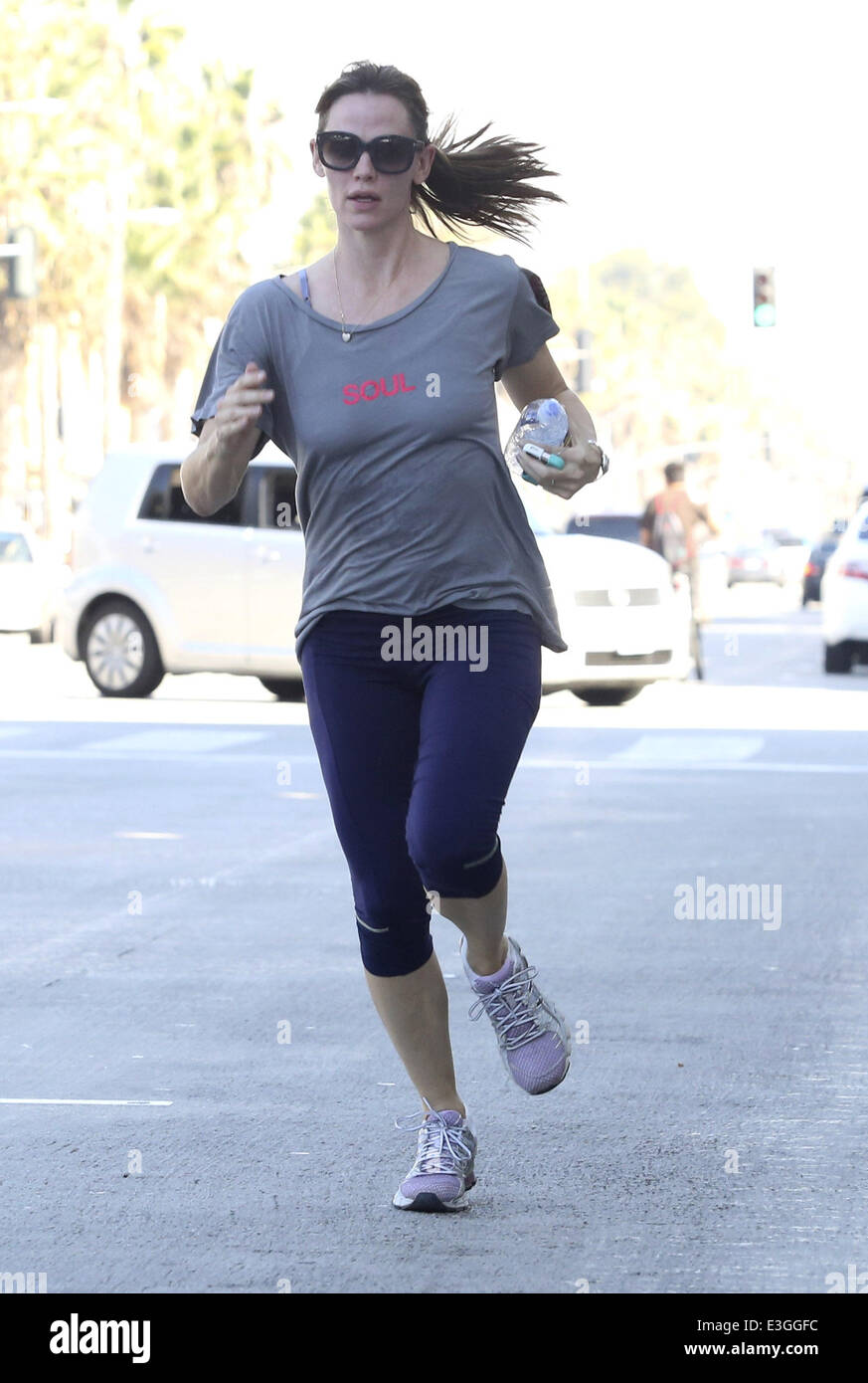 Jennifer Garner jogging on her way to the gym Featuring: Jennifer Garner  Where: Santa Monica, California, United States When: 10 Nov 2013 Stock  Photo - Alamy