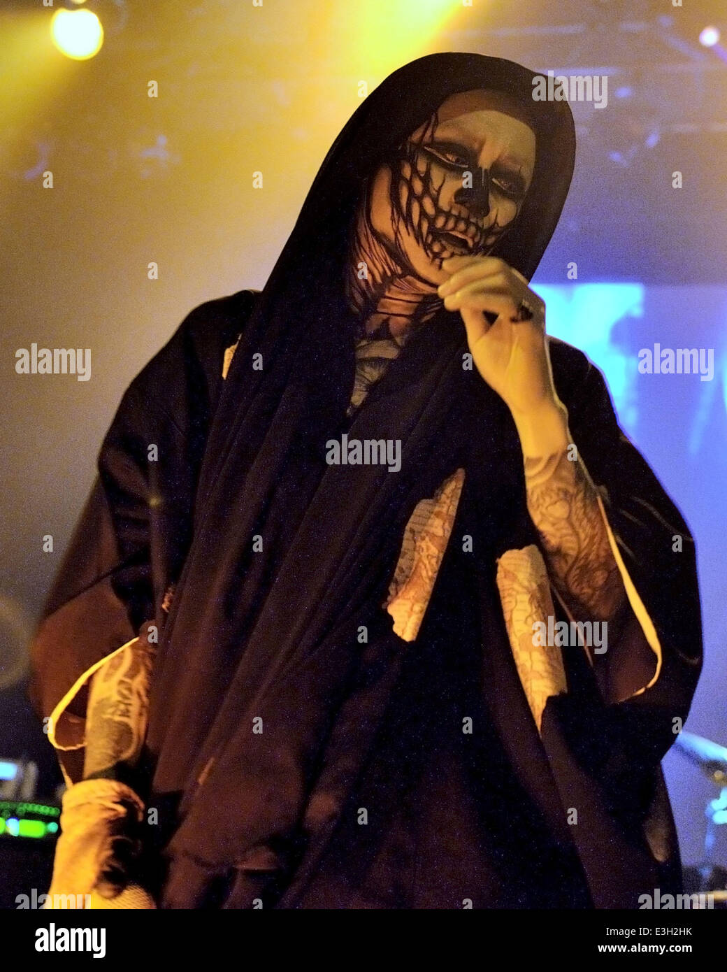 Japanese Mental Band Dir En Grey Performs At The Opera House Featuring Kyo Where Toronto Canada When 14 Nov 13 Stock Photo Alamy Japanese Mental Band Dir En Grey Performs At The Opera House Featuring Kyo Where Toronto Canada When 14 Nov 13 Stock Photo Alamy